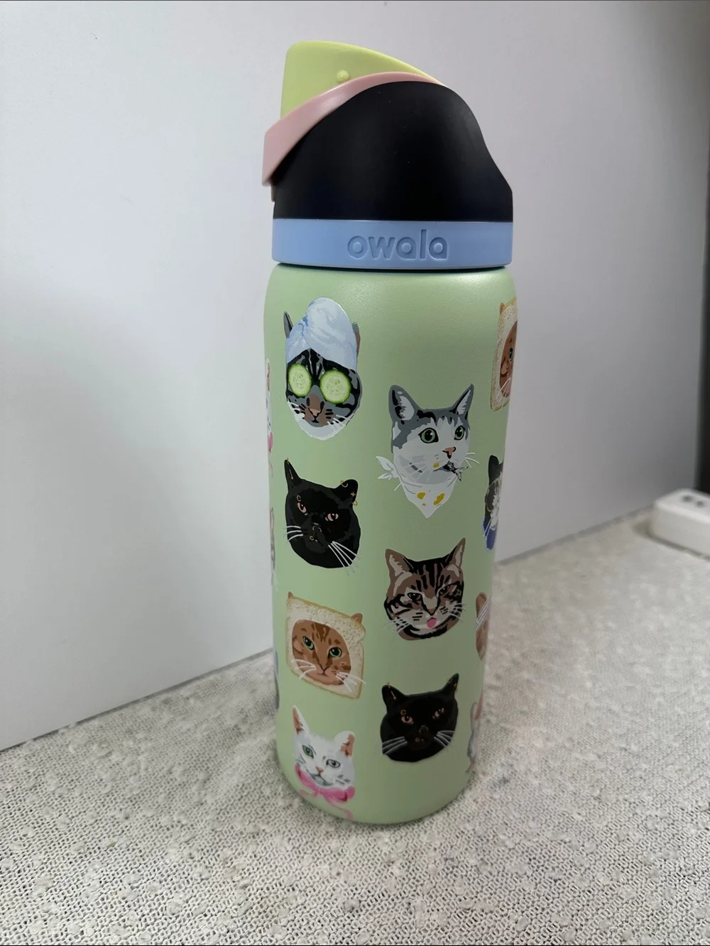 Owala UO Exclusive Cat Collage FreeSip 0.9L  32oz Water Bottle